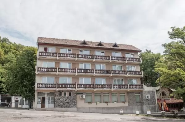 Hotel și restaurant “TREI BRAZI “ Târnăveni, județ Mureș - Transilvania